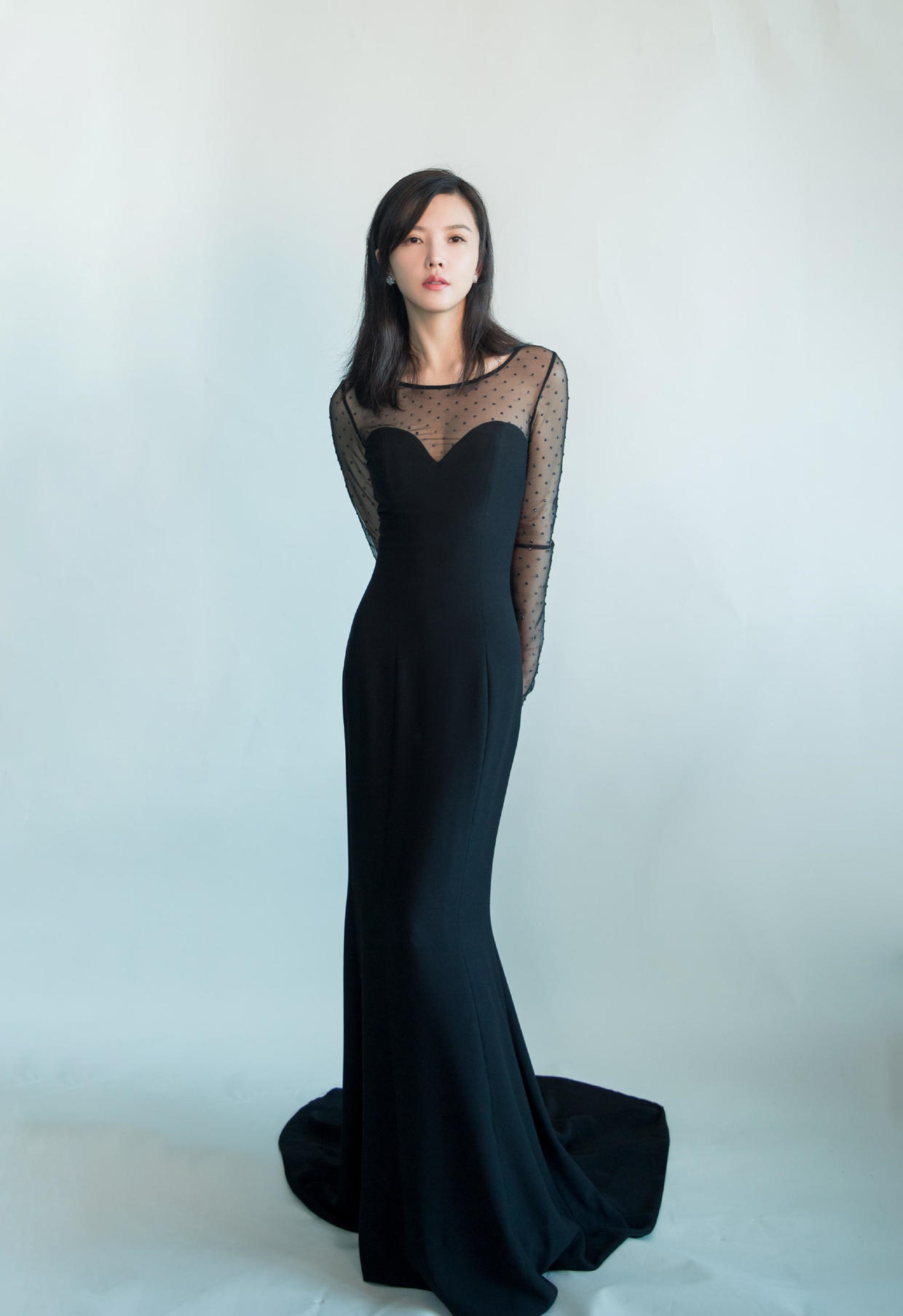 原创杨子姗再现尤物身材黑色薄纱连衣裙性感优雅凹凸身材超撩人