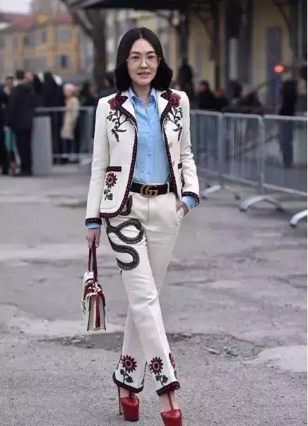 衣品差的明星关晓彤打扮随意像大妈宋茜羽绒服又贵又难看