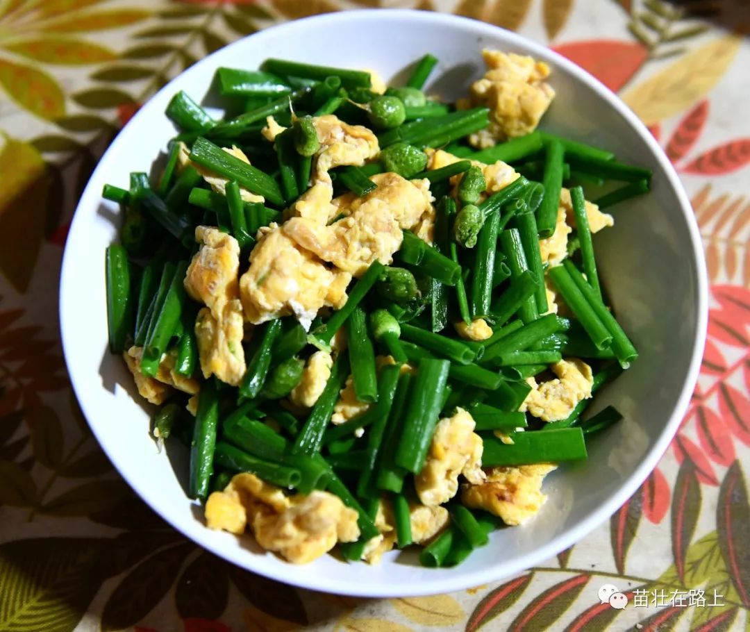 鸡蛋炒葱叶清炒茼蒿椰奶炖鸡,dom kha kai.