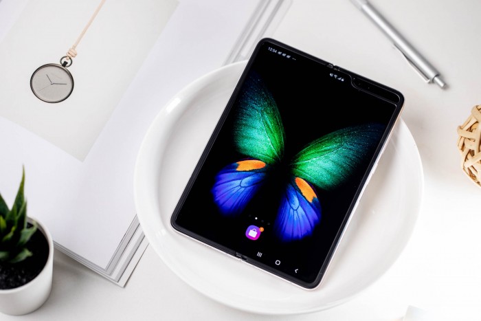 折叠屏形态多任务处理02三星w20025g版手机体验