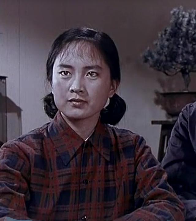 原创张金玲首登人民电影封面系电影希望剧照影片却很拙劣