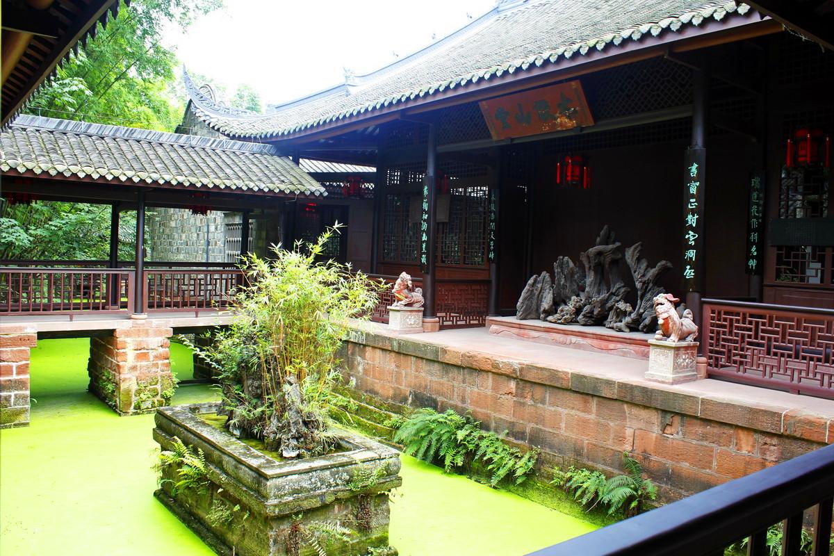 其次,在从这处古建筑的价值其实也都比较高,因为在其内部是有木假山堂