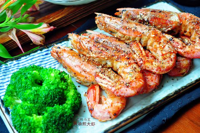 煎大虾别用油加这个才最鲜香滋味更丰富上桌抢着吃