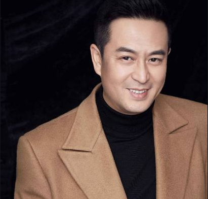 国民大叔张嘉泽吻遍娱乐圈却喜欢和小女生谈恋爱