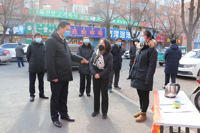 敦化市委书记刘岩智市长冯玉宝深入一线检查全市疫情防控工作