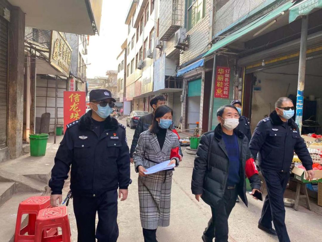 市,区人大代表,洋口镇党委书记罗剑锋同志:以严堵"蚁穴"的姿态战疫情