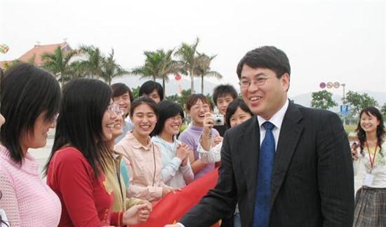 爆料称展涛有过三任妻子,分别是潘承洞的女儿潘勤;留德归国的经济学