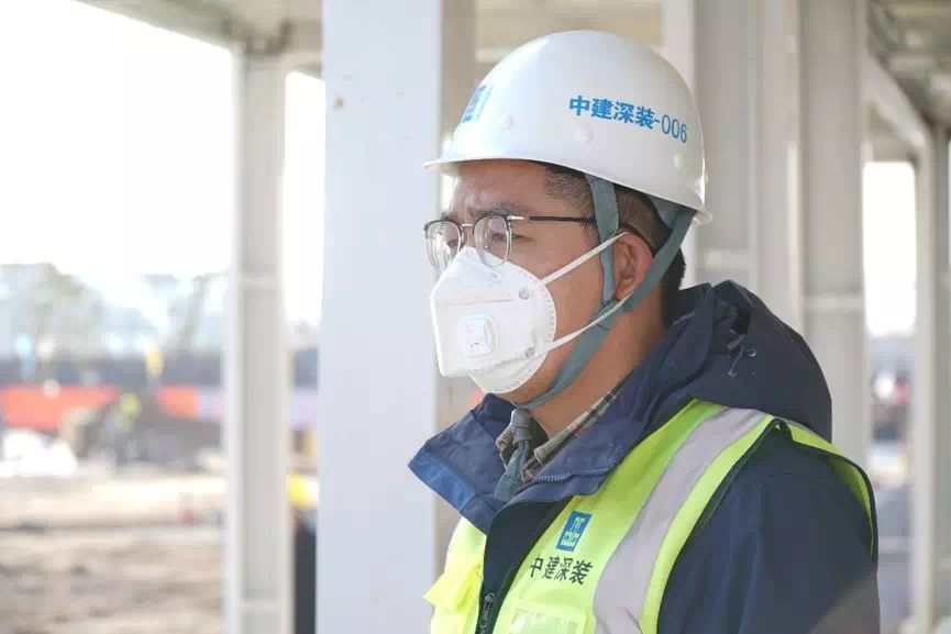 骄傲雷神山内装现场总负责人咱湖工人