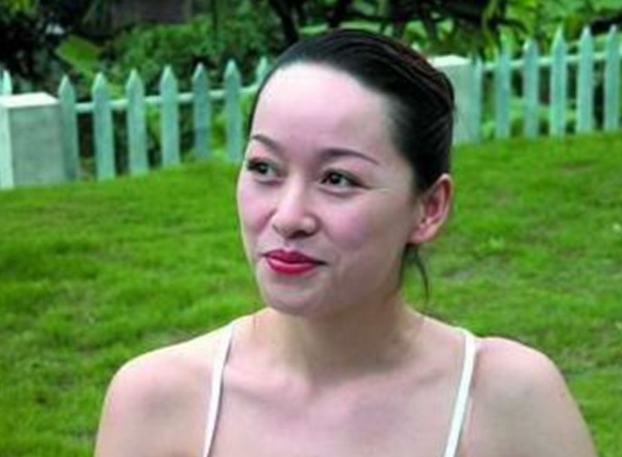 她仅出道5年演4部作品,与影视大佬订婚被热捧,感情破裂就隐退_宋妍