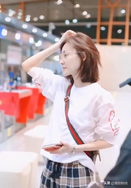 王丽坤为何不戴眼镜?看到她戴眼镜时,终于知道什么叫"仙颜"