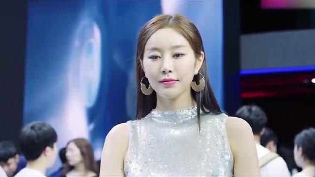 宝马车美女车模震撼心灵的美丽