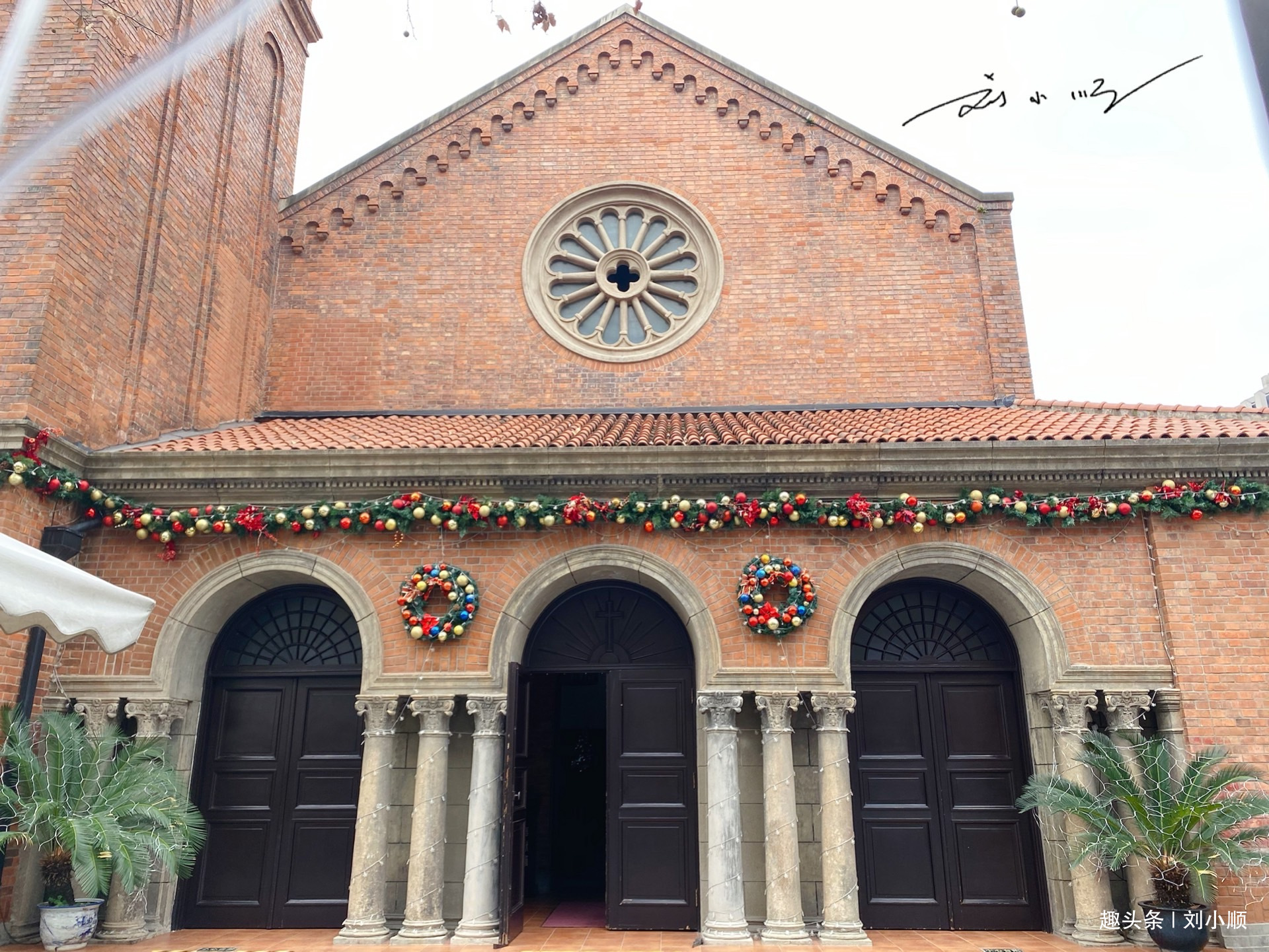 有没有在"新天地"附近看见这座风格共同的"上海诸圣堂"?