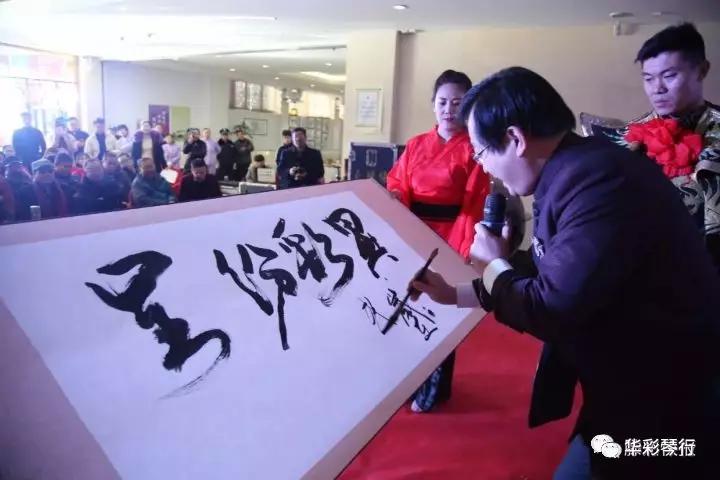 梁者风老师郭小健老师为了让 第三届全国书画名家邀请展更加精彩!