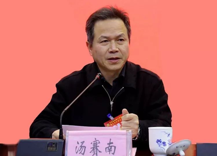 为此,我们特别邀请了国家督学,江西省教育学会会长汤赛南对教师,学生
