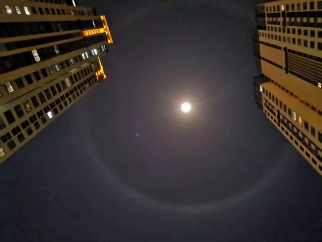 安康夜空惊现罕见月晕奇观你看见了吗