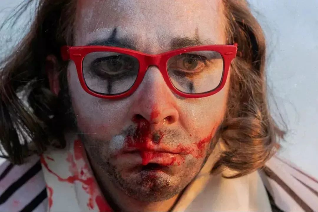 原创美国版陈冠希抽烟酗酒吸毒他竟然靠这部片翻身了