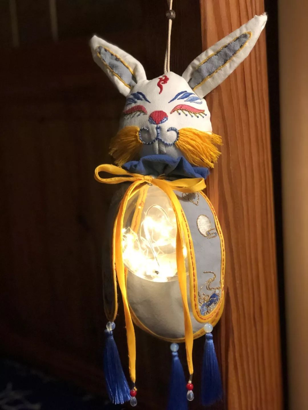 玉兔灯"去年12月就买好了制作花灯的材料包罗女士喜欢做手工自制鱼灯