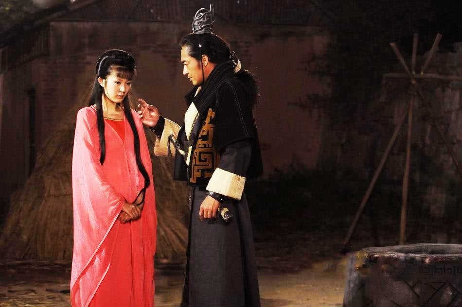 夫差和西施公元前482年,在吴王夫差兴兵参加黄池会盟之际,越王勾践