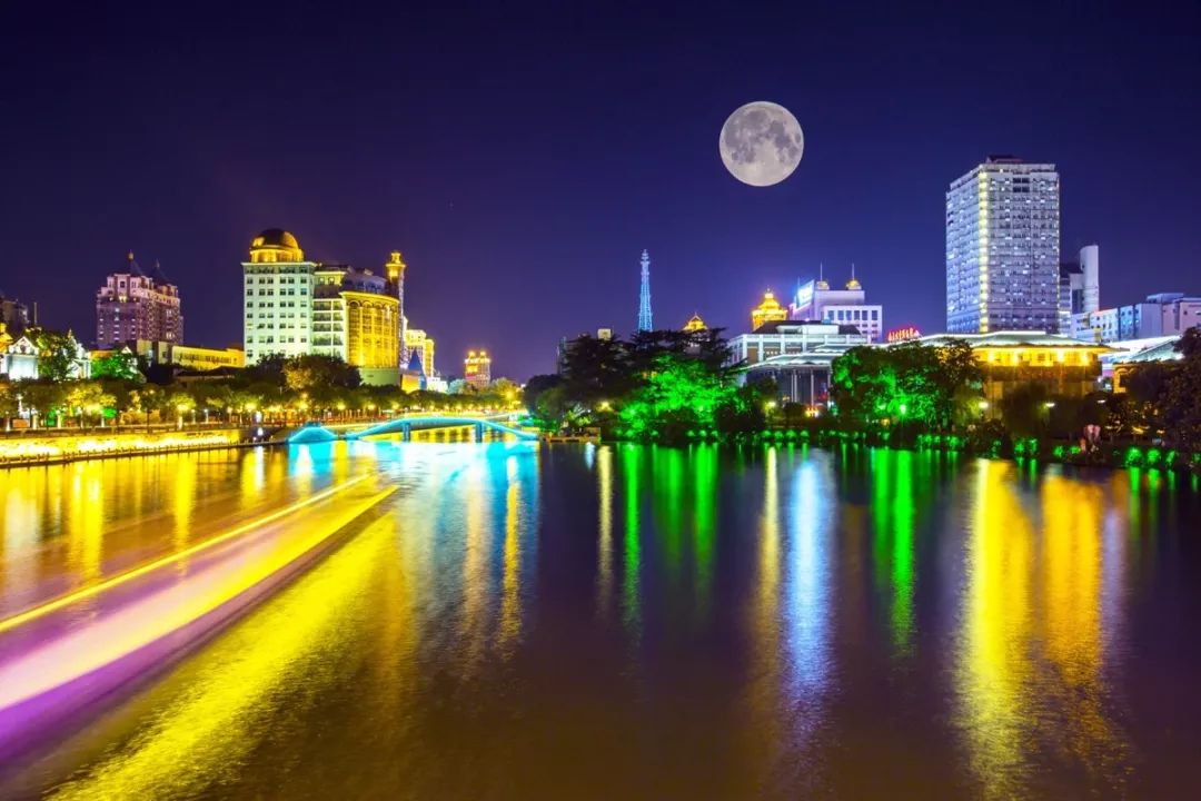 1 -iso/100-1/125秒 拍摄于南通市白龙湖边.