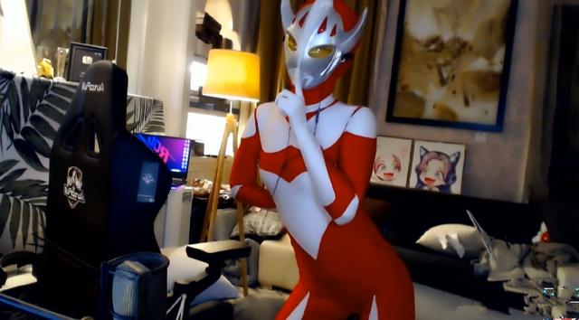 呆妹cos奥特曼文静女孩跳鬼畜舞后半段节操全碎超管出手了