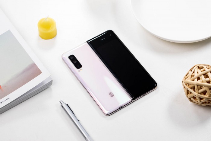 折叠屏形态多任务处理02三星w20025g版手机体验