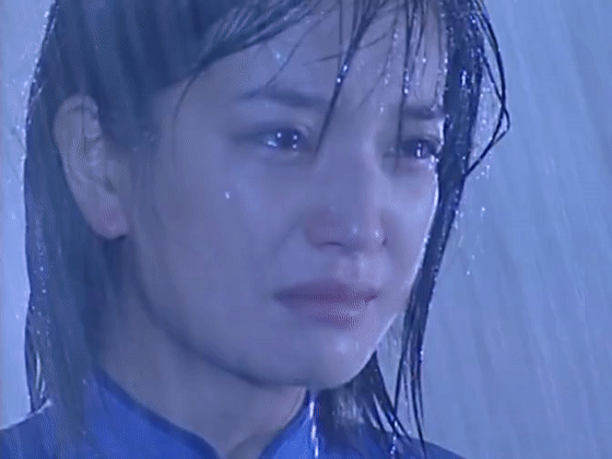 赵薇因为《还珠格格》而出名,后面出演了《情深深雨蒙蒙》大家如果都