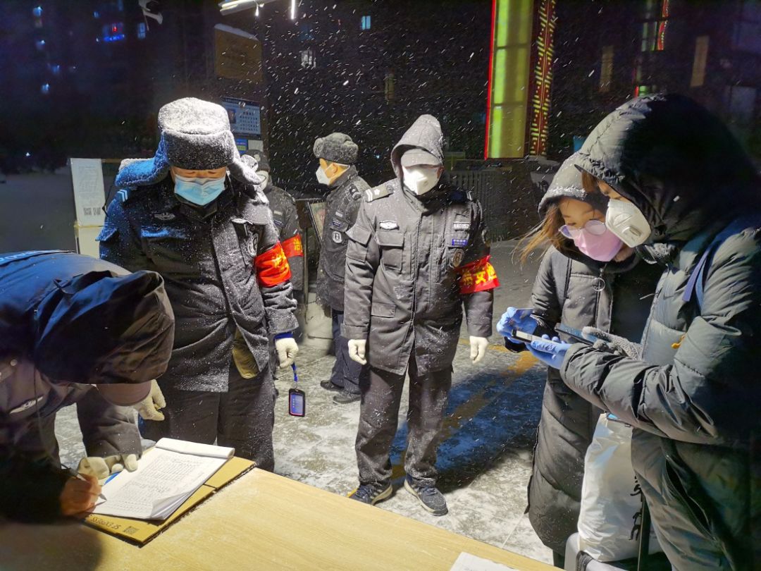 疫情当下,回龙观的他们是雪夜里最美的人!