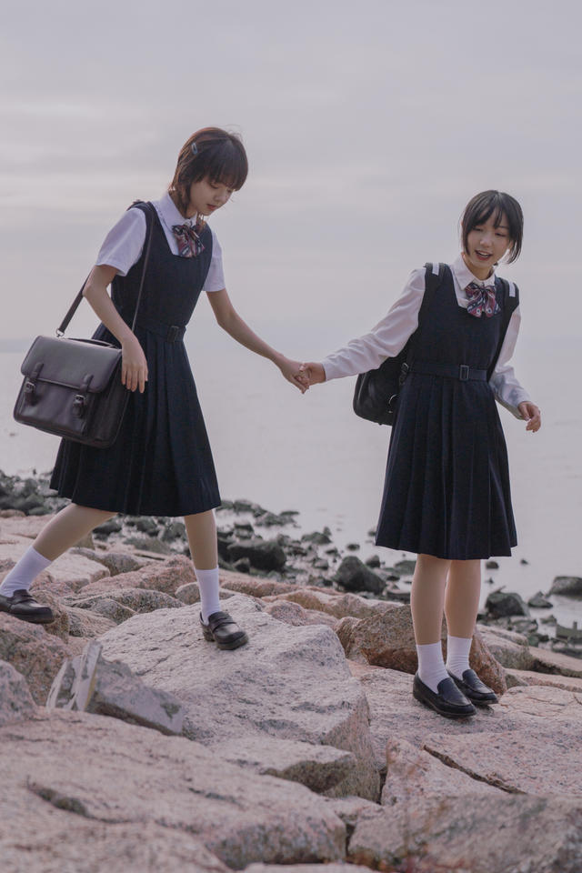 索尼微单a7r4拍摄海边的双子jk少女海滩公园篇