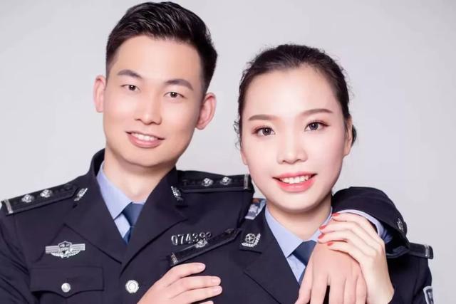 把藏青蓝穿成情侣装黄冈这对警察夫妻疫情面前有大爱