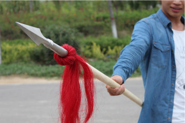 原创红缨枪上为什么要绑红缨难道就是为了装饰作用大得很