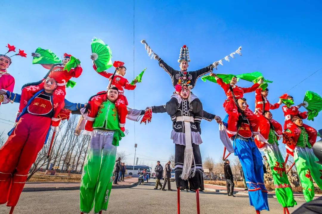 人文纪实金宏伟献给武汉及逆行者的歌程氏高跷秧歌