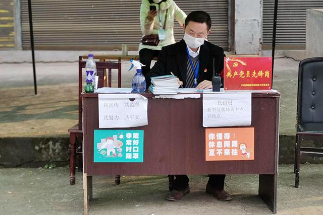 熊涛奋战在疫线的逆行者