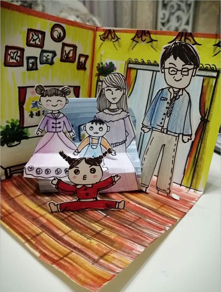 白纸一张,卡纸一张;4,彩铅,水彩笔等涂色工具选其一即可;5,准备全家福