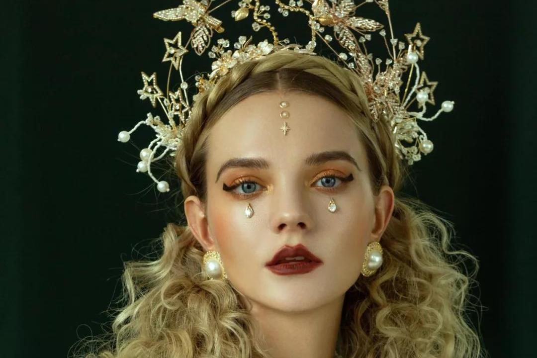 轻奢复古妆容造型:演绎别样风情,化身中世纪宫廷公主