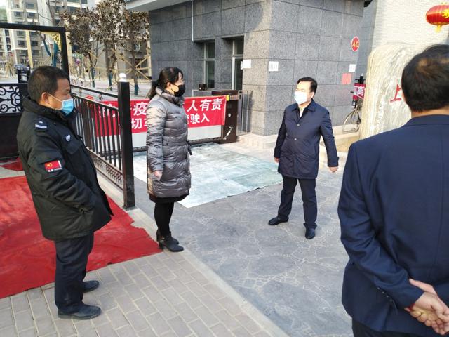 【疫情防控】皋兰县政府县长杜宁让暗访检查市场供应和居民小区疫情