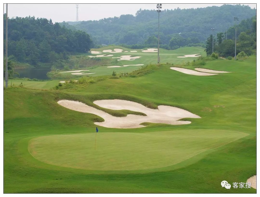 相关报道指出,陈族远出生于粤东地区揭西县京溪园镇长滩村.