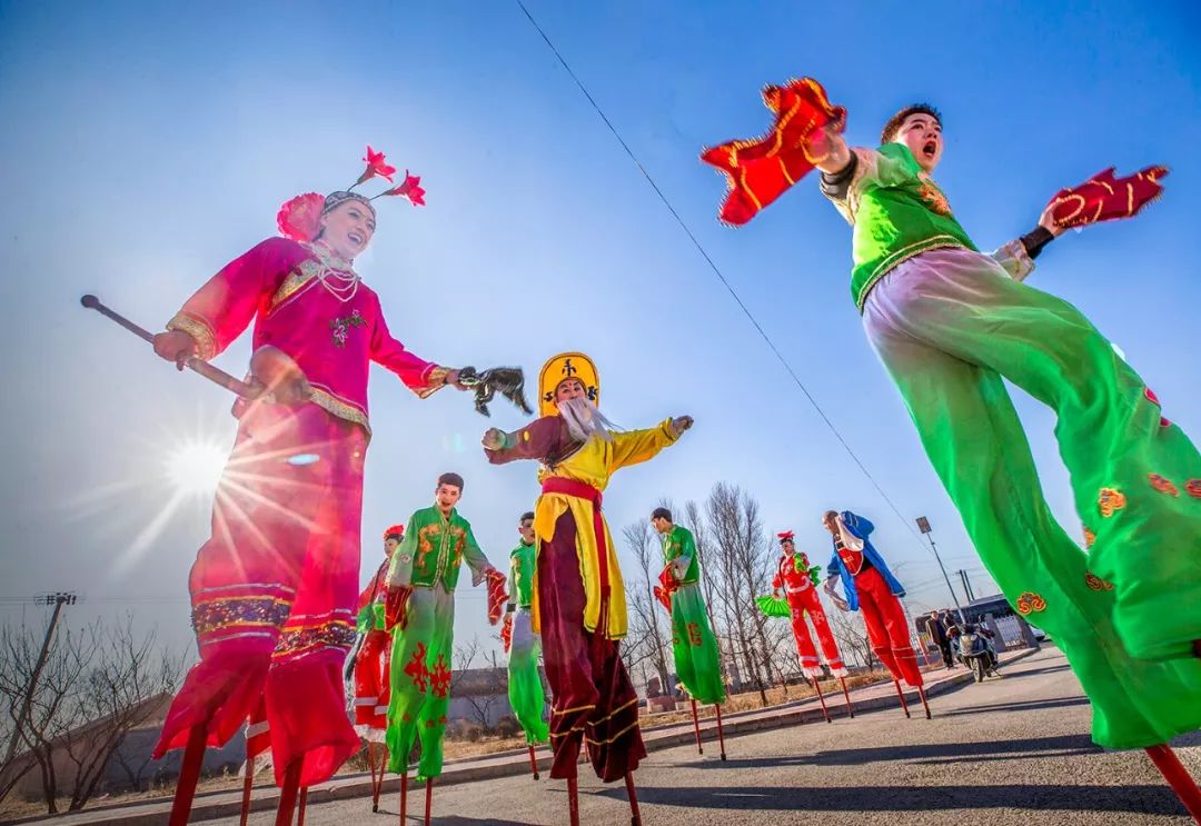 人文纪实金宏伟献给武汉及逆行者的歌程氏高跷秧歌