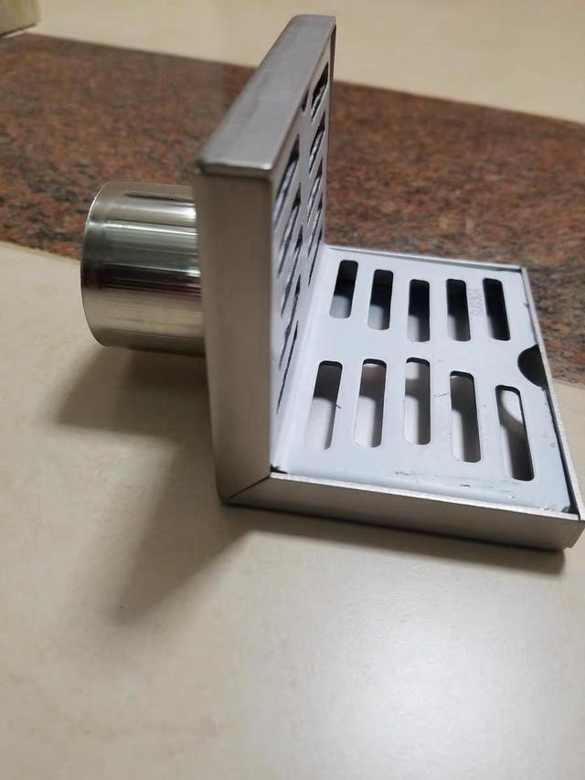 还在嫌卫生间地漏排水慢以后就在墙角装侧排地漏排水能快1倍