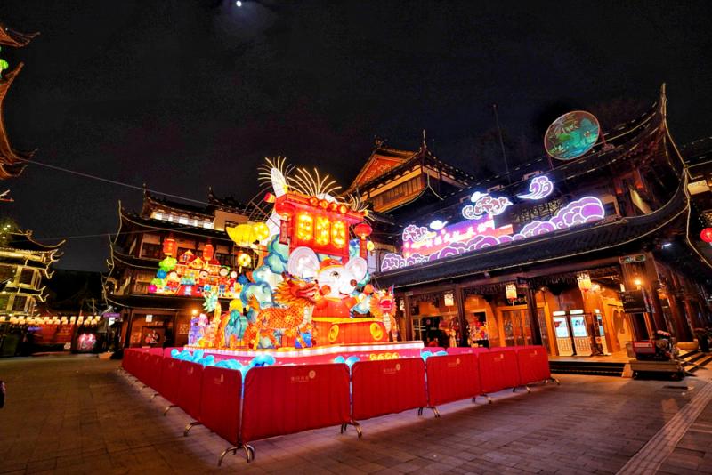 上海豫园灯会元宵夜闭园亮灯 祈愿国泰民安_疫情