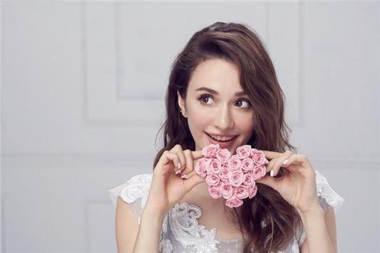 瑞莎化身绝美花仙子曝老公神举动化解恋爱危机