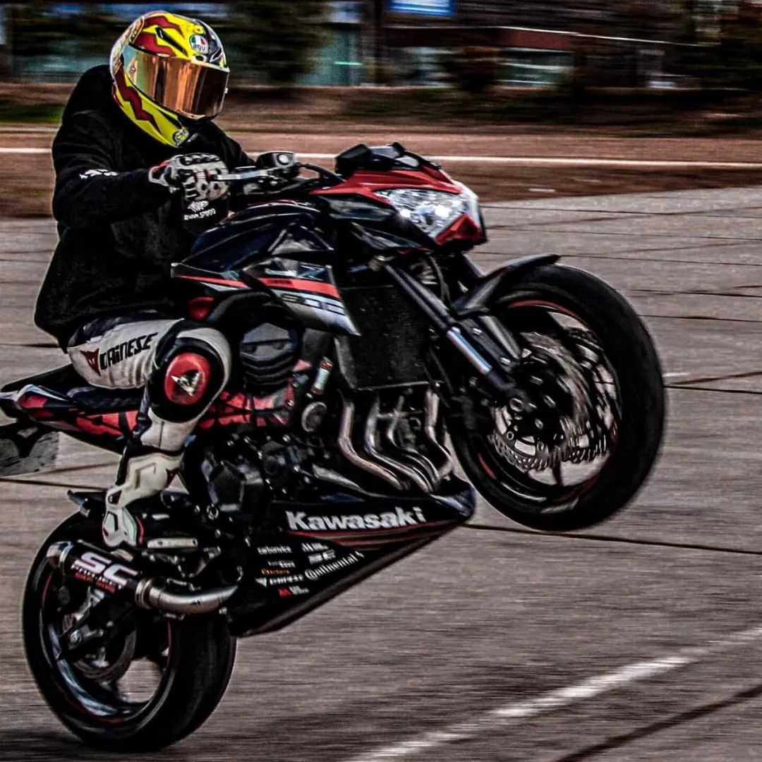 机车壁纸 | 一直认为z800是台很肌肉的车!