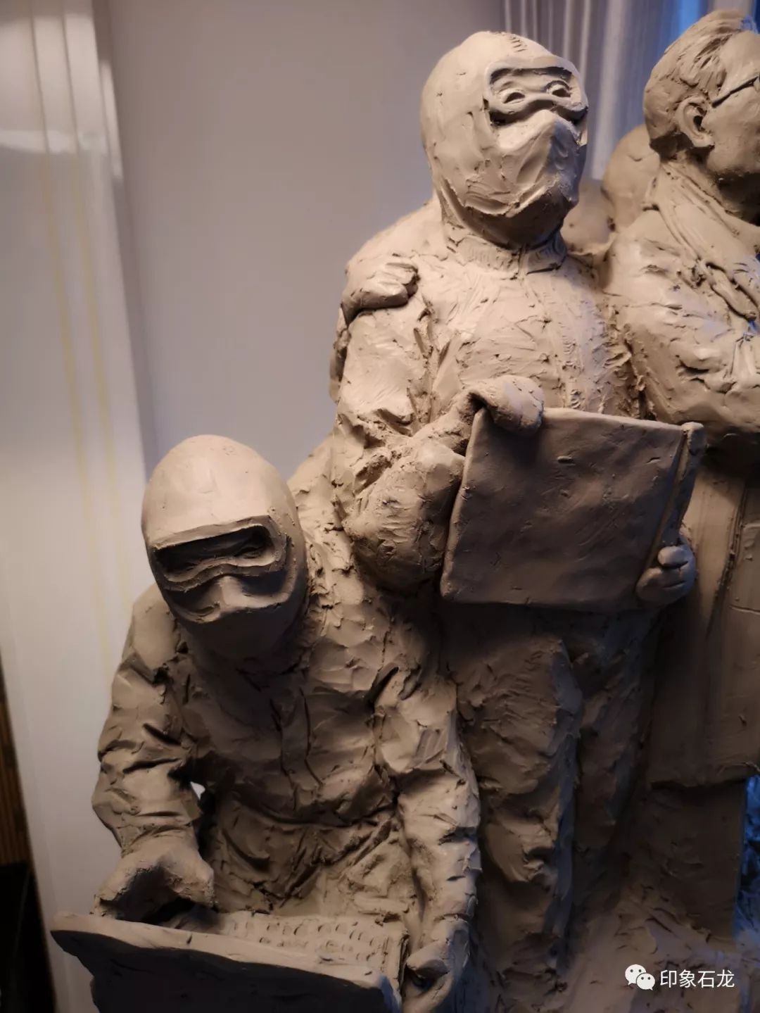 中国工艺美术大师黄志伟我用陶塑新作向最美逆行者致敬