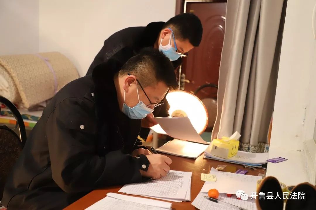 据统计,玉龙公馆小区一期二期共有住户约1200户,居民约2500余人,其中