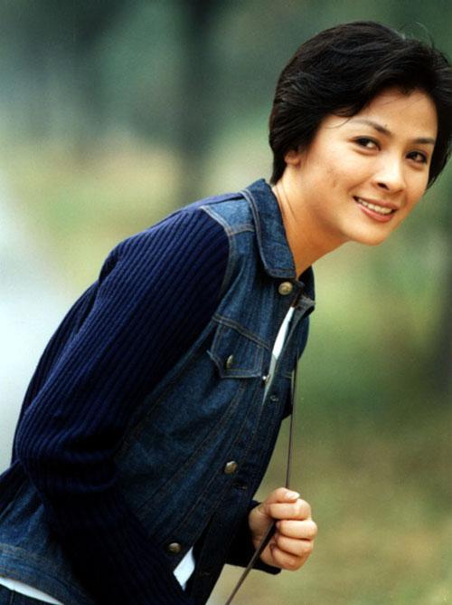 24岁成名的她,27岁不顾一切嫁到国外,现今带着儿子成为单亲妈妈