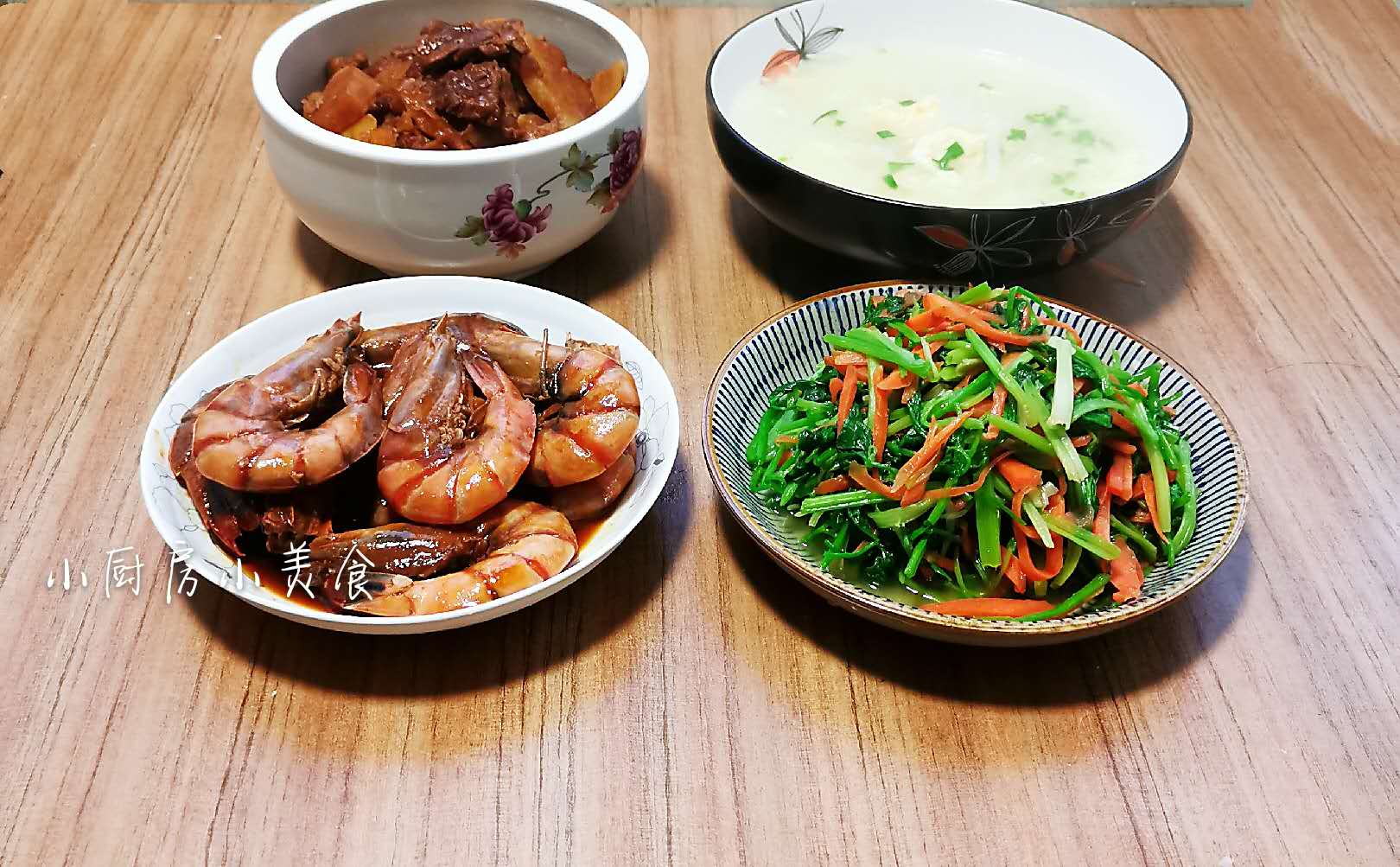 往年元宵节一大家人要忙一桌菜今年三人在家晚餐菜少质量好