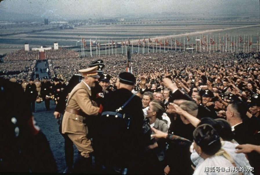 希特勒彩色阅兵图片