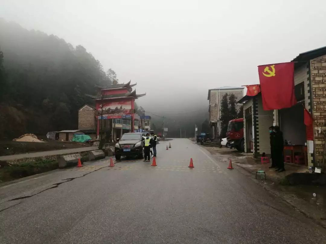 元宵佳节,阿猛镇黑标卡点,来了一群可爱的人