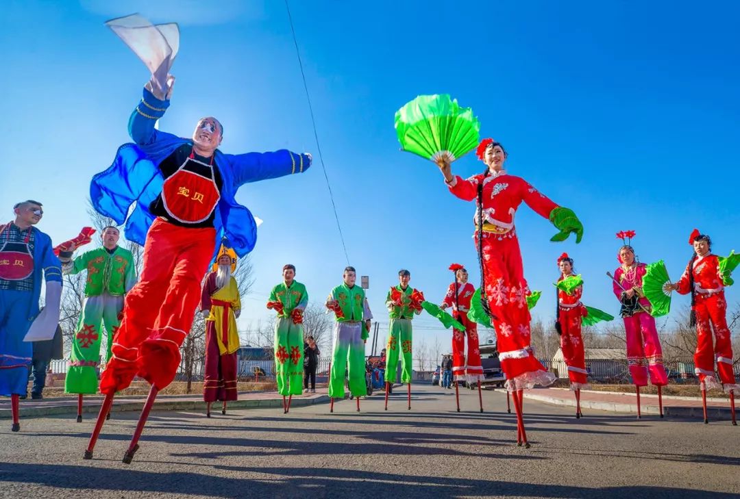 人文纪实金宏伟献给武汉及逆行者的歌程氏高跷秧歌