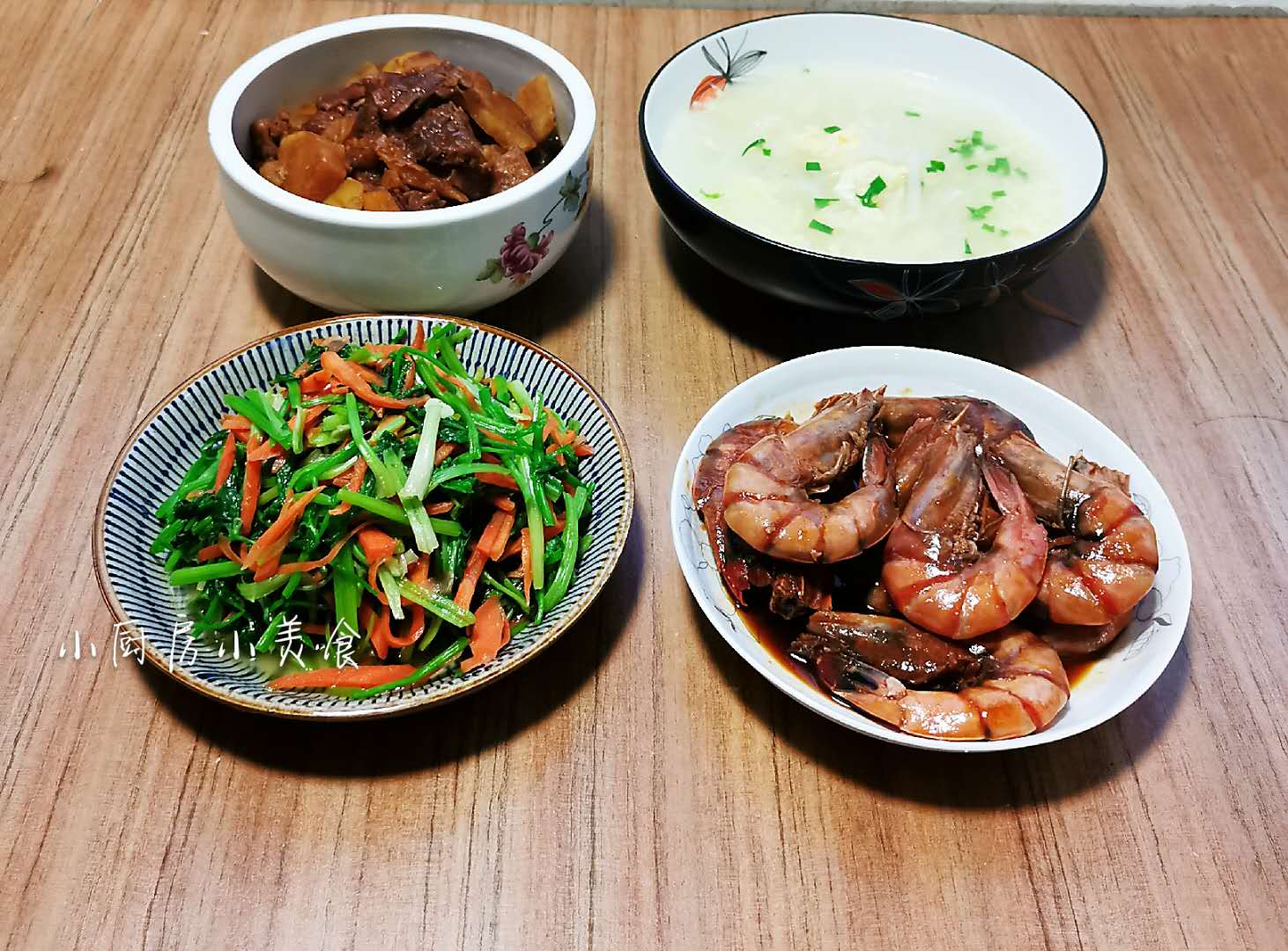 往年元宵节一大家人要忙一桌菜今年三人在家晚餐菜少质量好