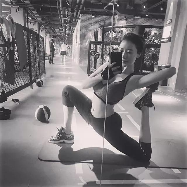 被刘强东带火的蒋聘婷到底是什么样的魔鬼身材让你一饱眼福